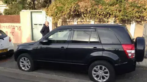 צמיגי מכוניות נוקבו וכתובות נאצה רוססו באירוע "תג מחיר ביפו". 7 בינואר 2014