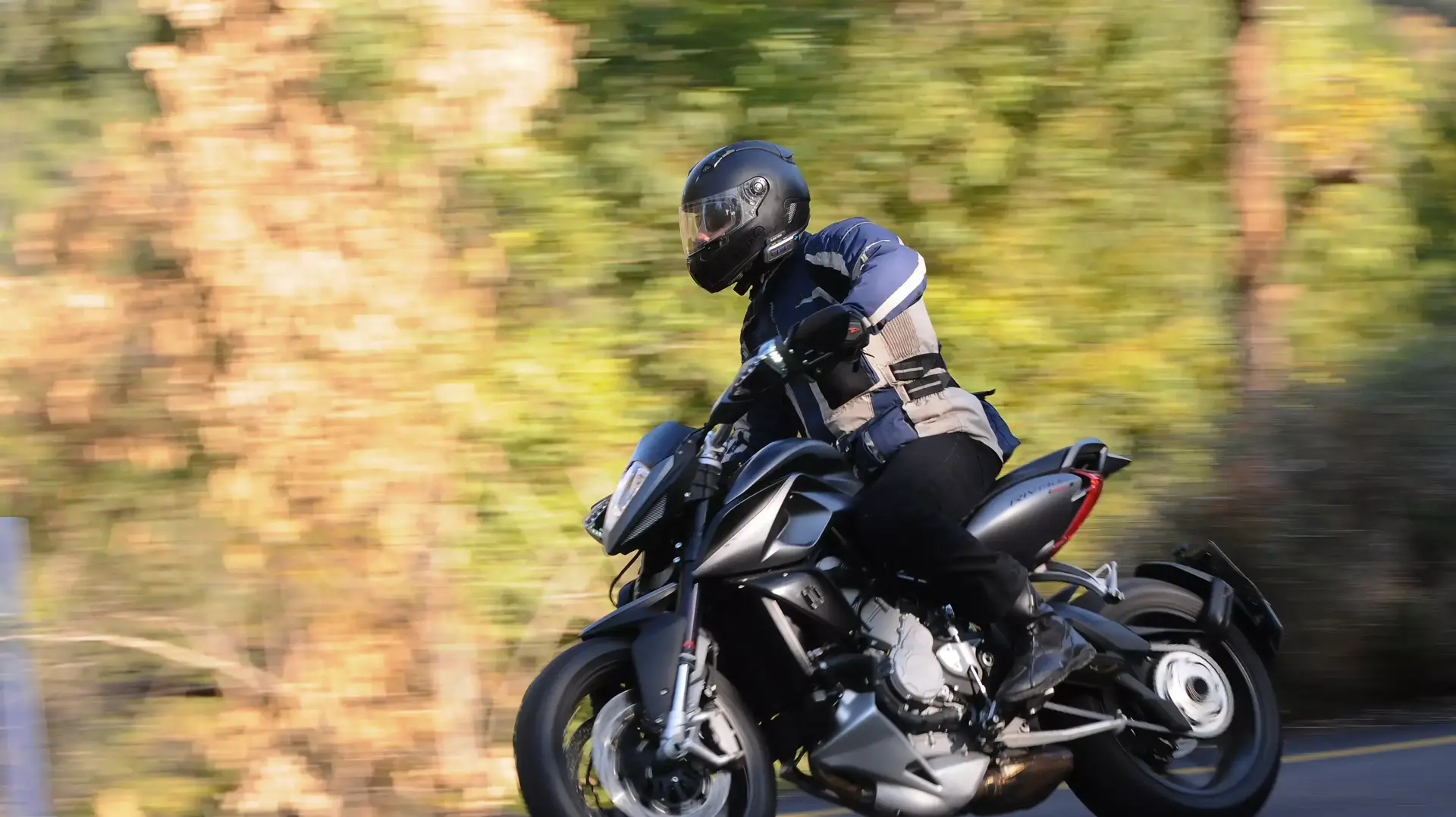 מבחן אופנוע MV אוגוסטה ריבאלה 800