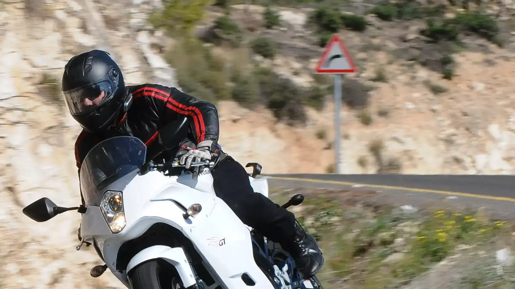 מבחן אופנוע יוסאנג GT 650 R ספורט