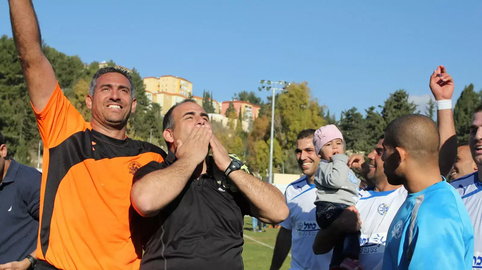 מאמן סקציה מעלות תרשיחא ג'רי בן חמו (מרכז) לצד השוער אושרי לוי (שמאל)