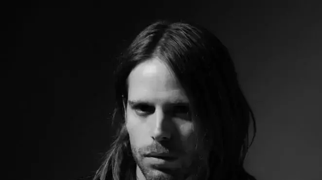 עמית שקד בשיר  Head Of The Choir