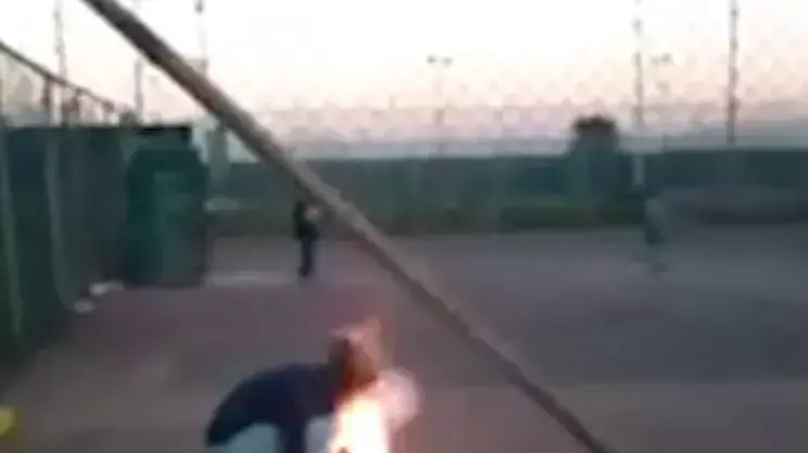 סרטון של ילד שנפצע מנפץ