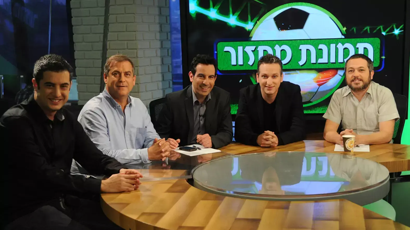 גילי לנדאו באולפן תמונת מחזור גילי לנדאו באולפן תמונת מחזור