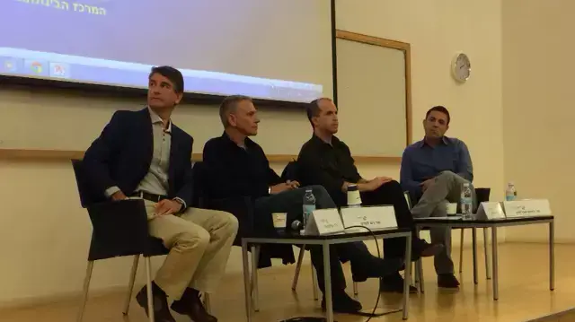 פאנל השידור הציבורי בית הספר לתקשורת המכללה למנהל