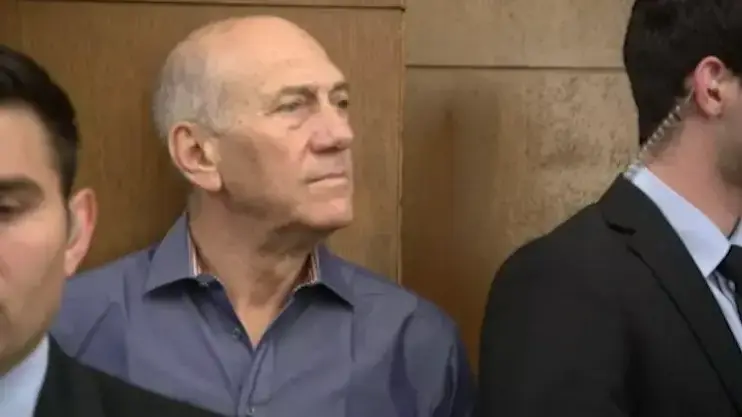 דרמה במשפט הולילנד: אולמרט הורשע בקבלת שוחד