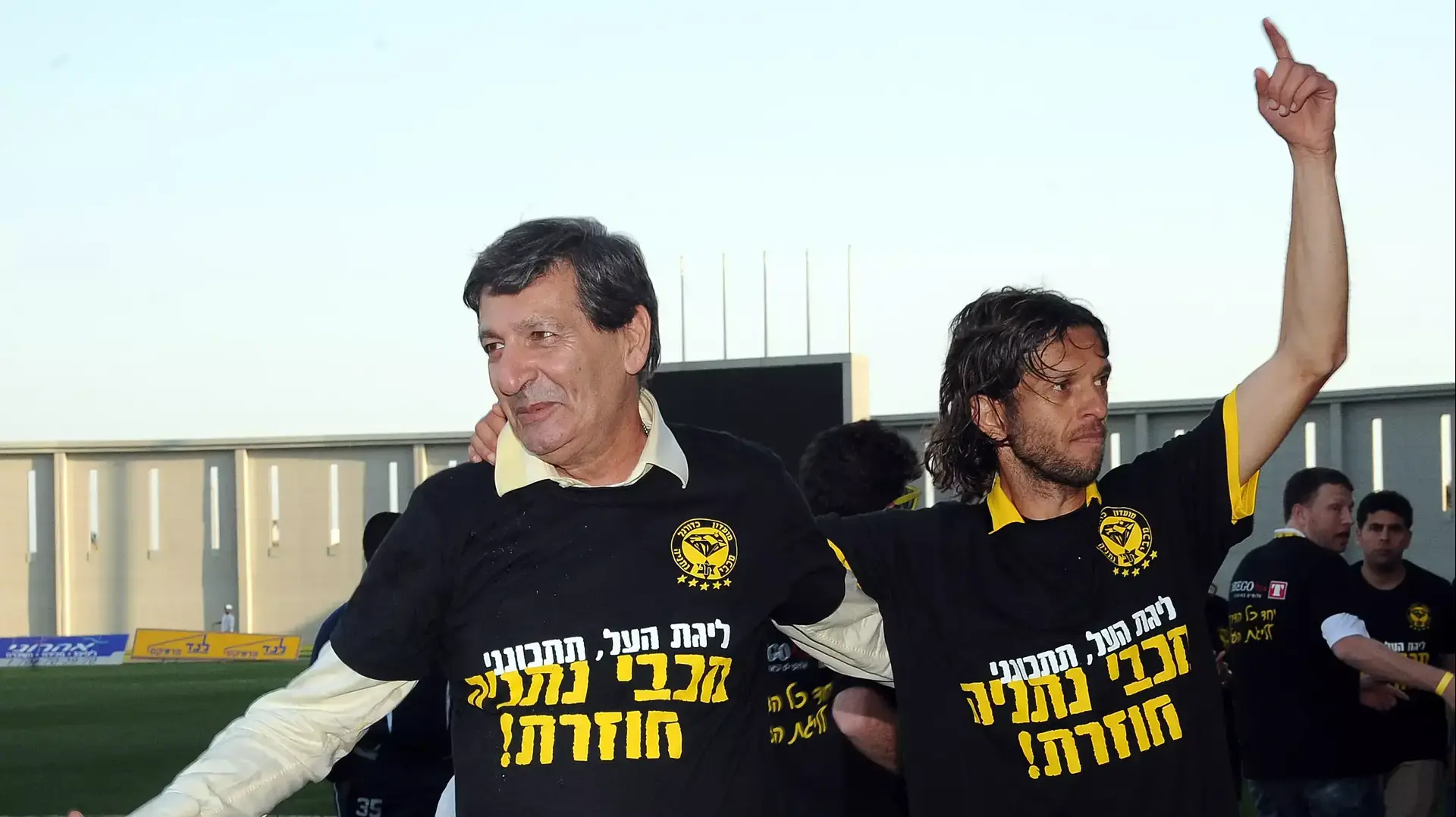 שחקן מכבי נתניה קובי חסן (ימין)
