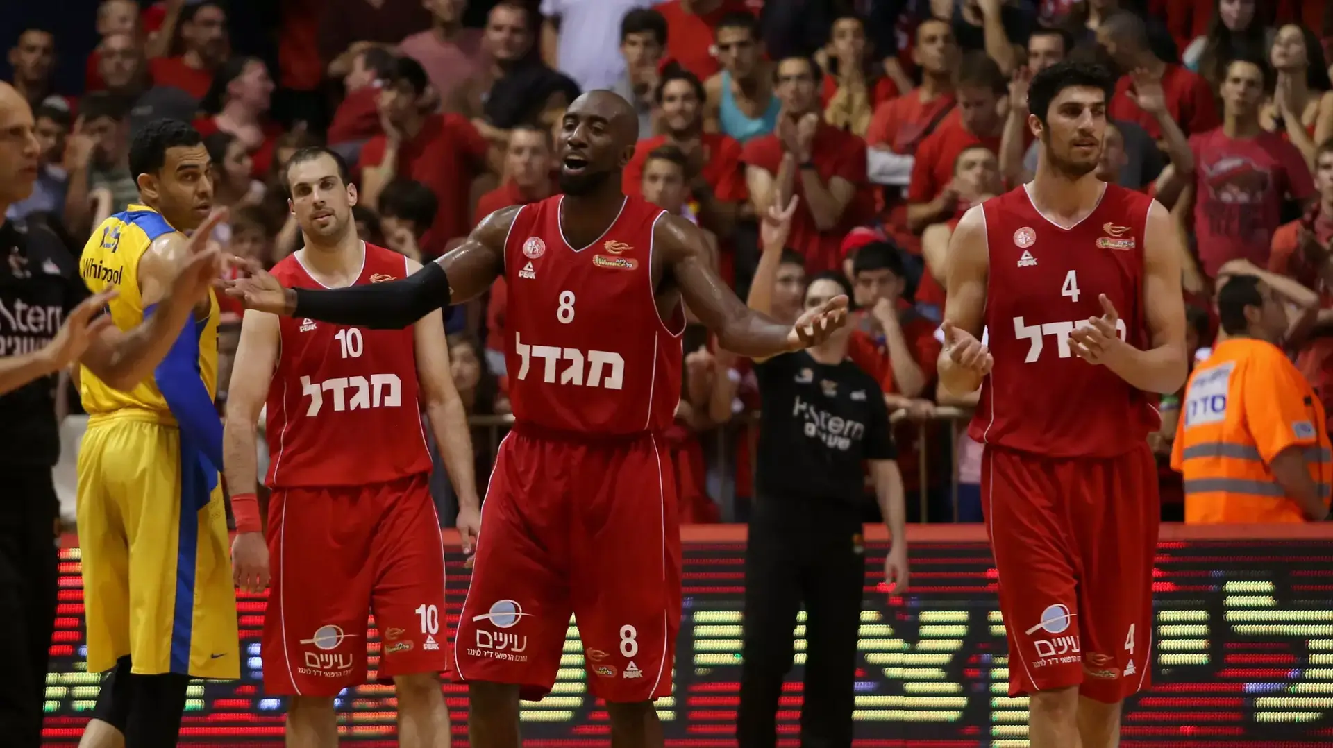 שחקני הפועל ירושלים רונלד דופרי, ליאור אליהו, יותם הלפרין