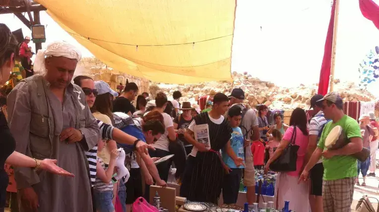 מטיילים בגן הלאומי ממשית. אפריל 2014