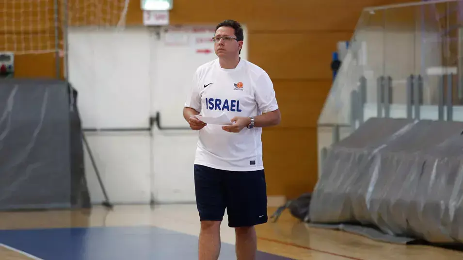 מאמן נבחרת ישראל בכדורסל נשים עדן ענבר
