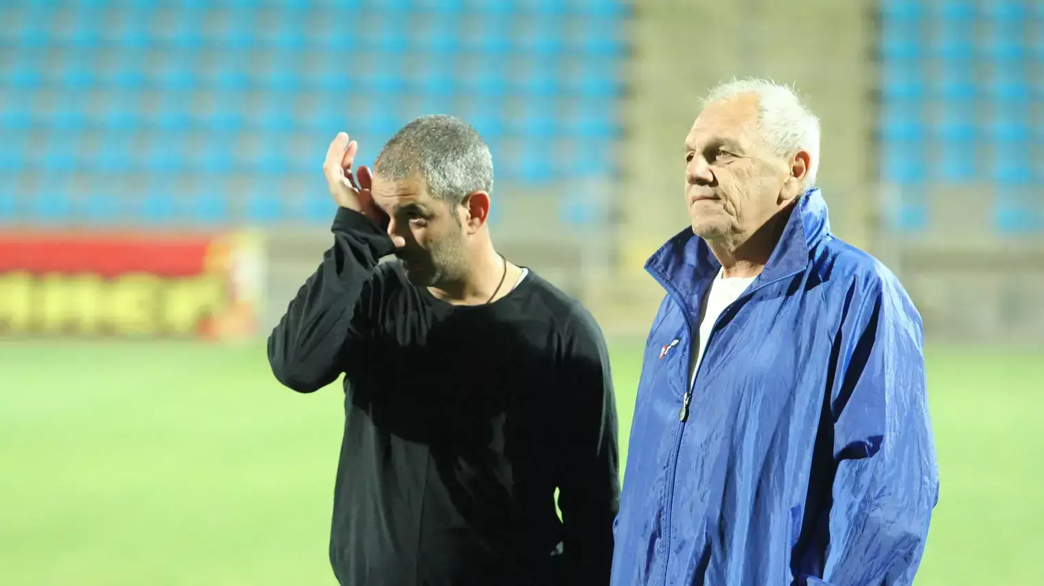 חיים שאבו מאמן הפועל ניר רמת השרון לאחר הירידה (משמאל)