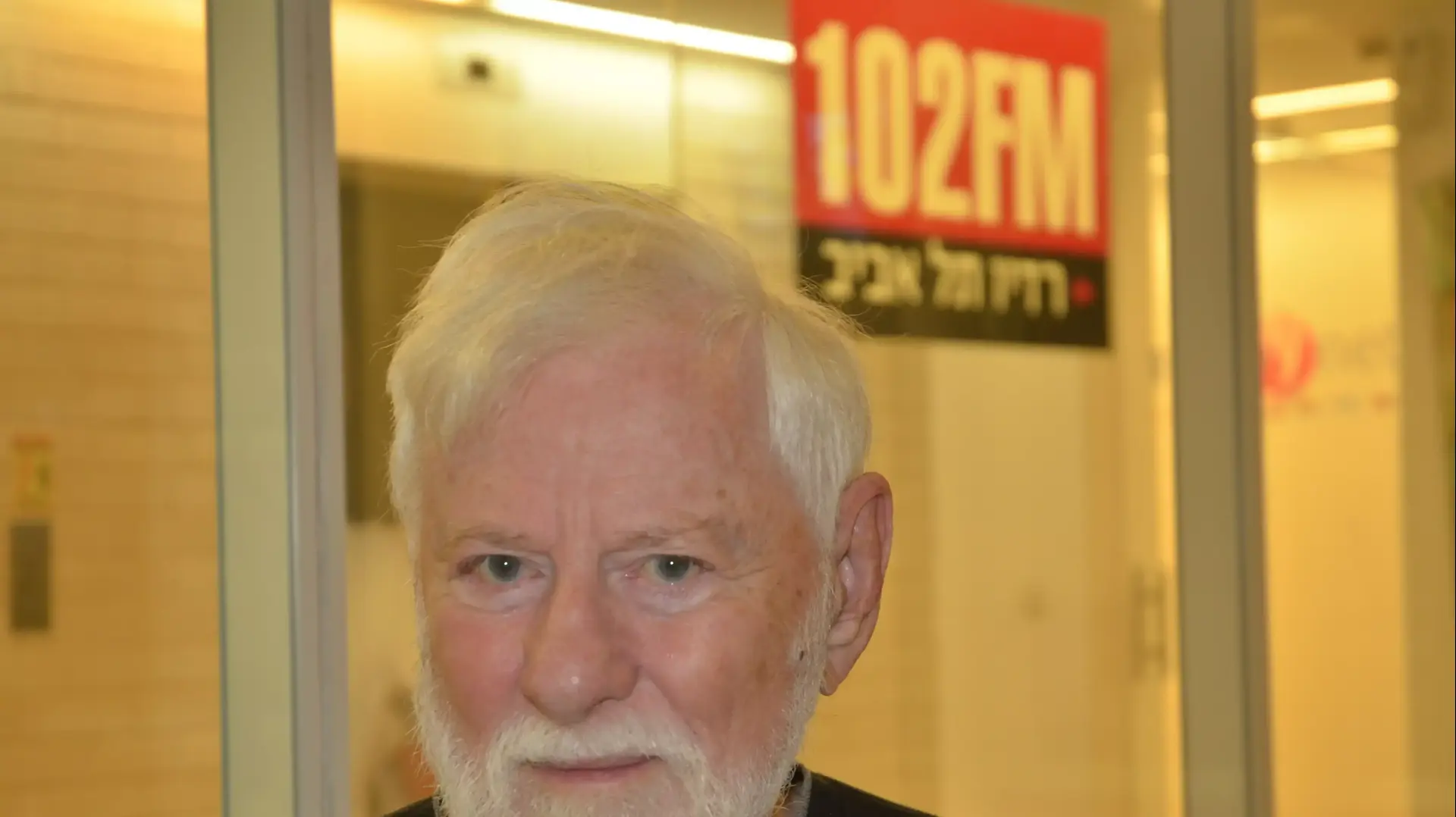 תעודת עיתונאי עם אורי אבנרי