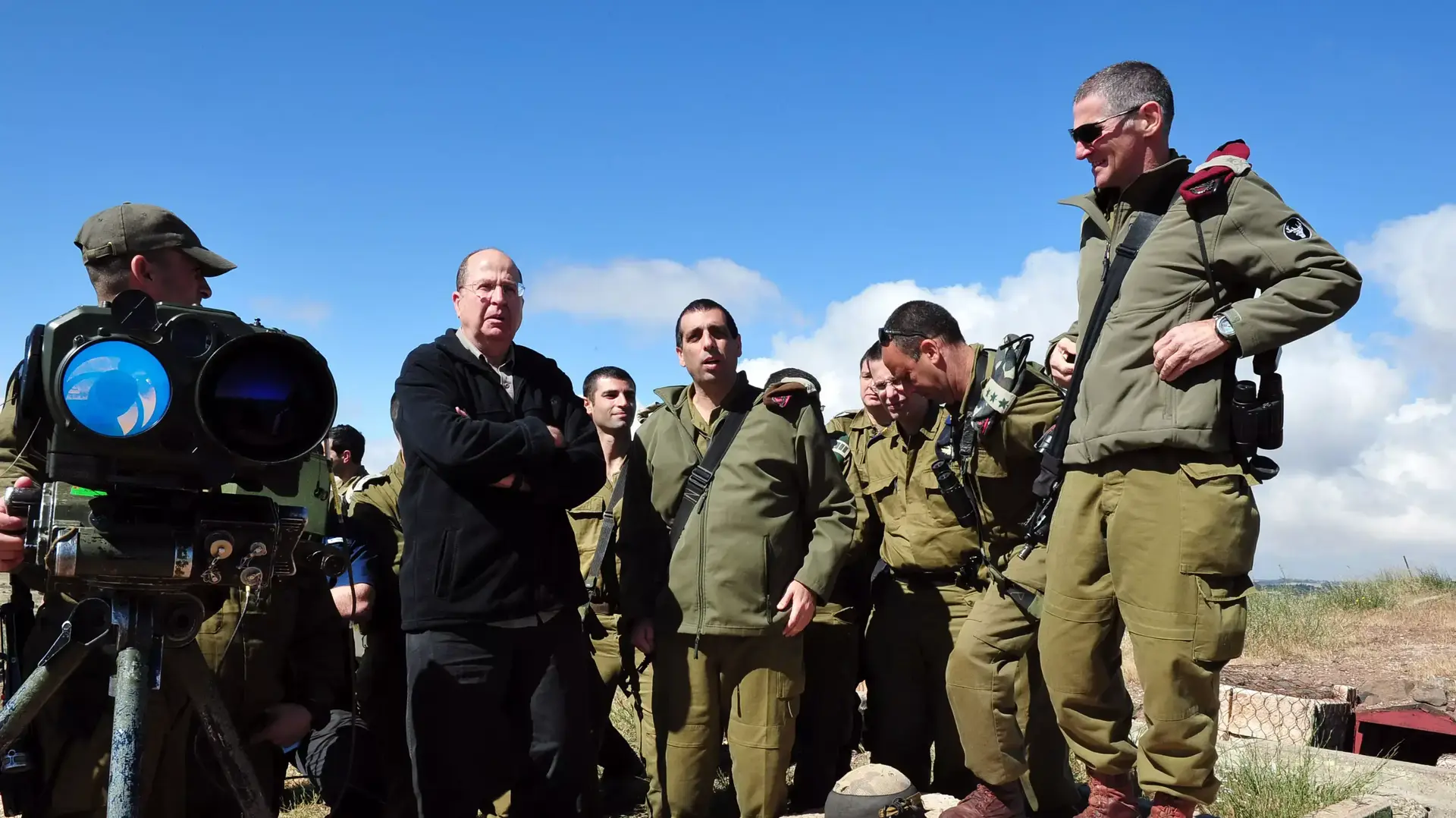 שר הביטחון, משה (בוגי) יעלון, בביקורו בפיקוד צפון באוגדת הבשן, מאי 2014