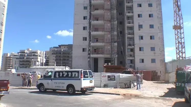 יזם נדל"ן נפל אל מותו מהקומה ה-13 באתר בנייה