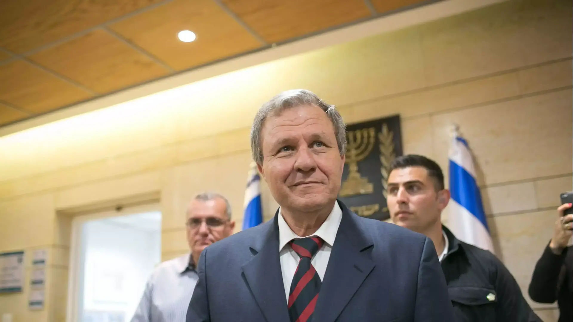 מאיר שטרית ויו"ר הכנסת יולי אדלשטיין במעמד הגשת טפסי המועמדות לנשיאות, מאי 2014