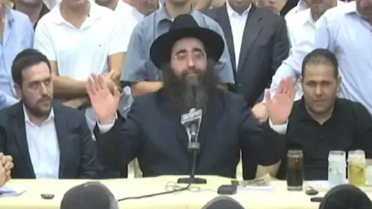 הרב פינטו בשיעור בישיבת "שובה ישראל" באשדוד
