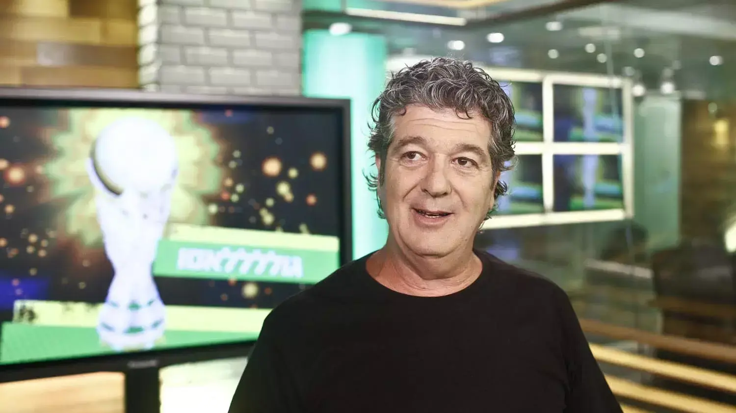 אבי קושניר באולפן וואלה! ספורט של התכנית גולאסו