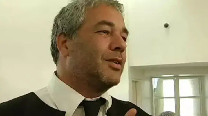 חשד: עו"ד רונאל פישר הציע לאלון חסן לשחד קציני משטרה