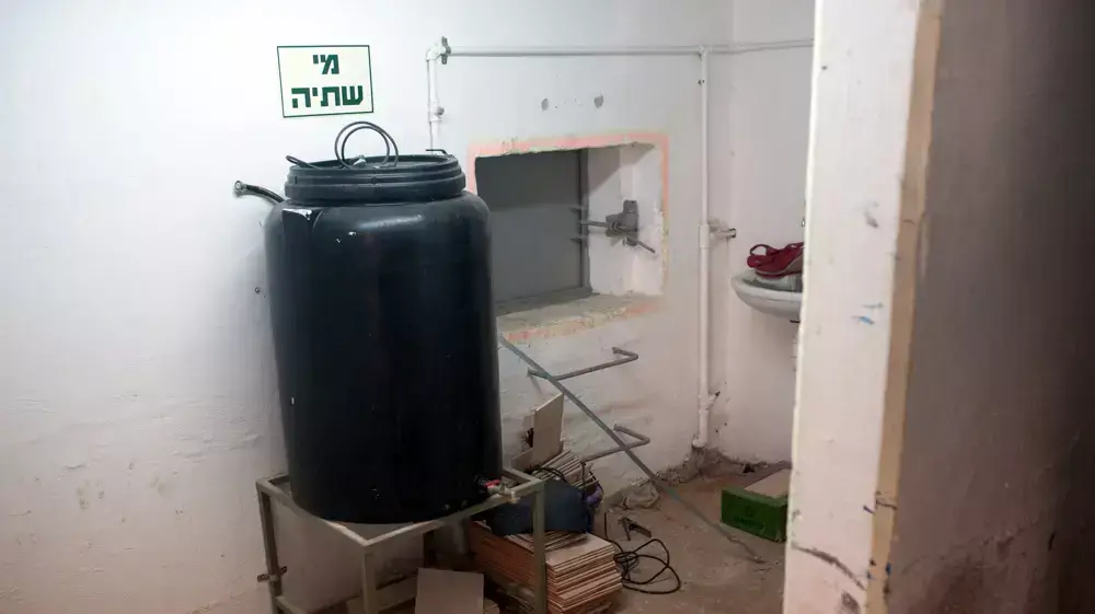 מקלטים באשקלון המשמשים את התושבים בעת אזעקת צבע אדום. יולי 2014
