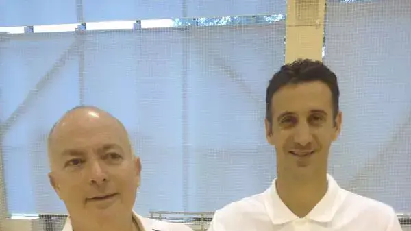 מאמן נבחרת ישראל ארז אדלשטיין עם עוזר המאמן ליאור ליובין