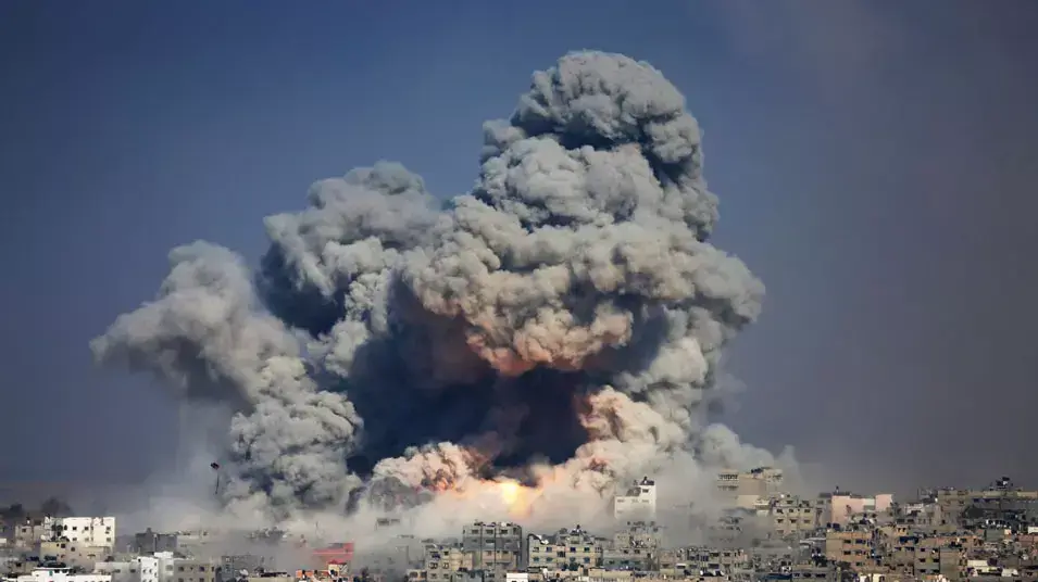 פטריית עשן מעל העיר עזה, מבצע צוק איתן, יולי 2014