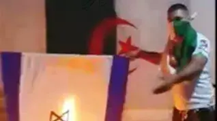 אידיר אוואלי מפרסם תמונה של שריפת דגל ישראל בעמוד הטוויטר שלו