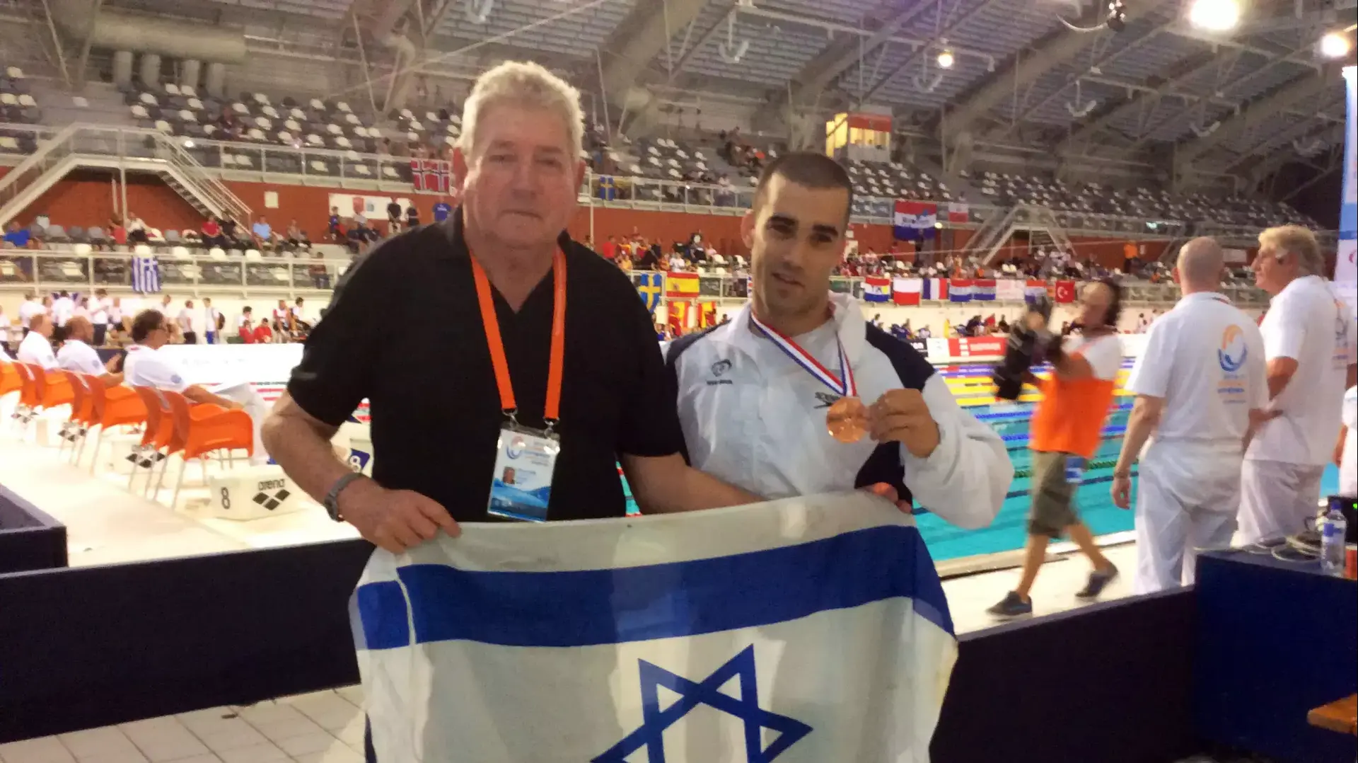 השחיין יואב ולינסקי עם המאמן נח רם
