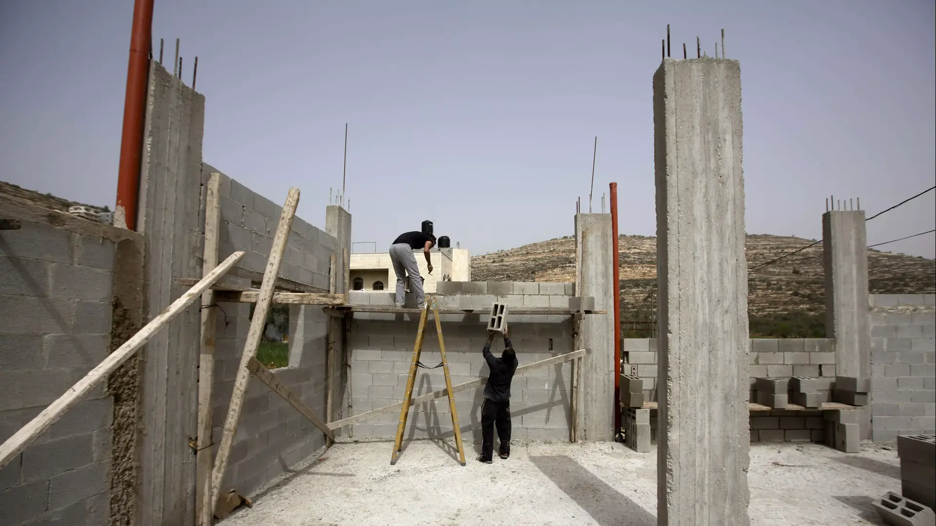 אתר בנייה בכפר פלסטיני, מרץ 2014