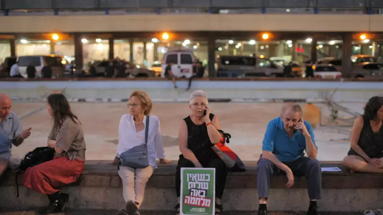 הפגנת השמאל בכיכר רבין שבתל אביב