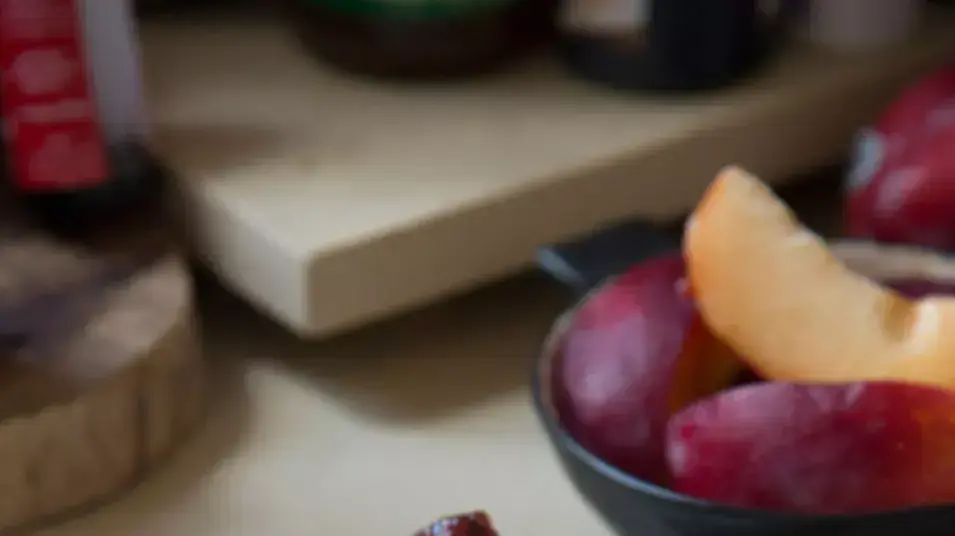 עוגת שזיפים הפוכה