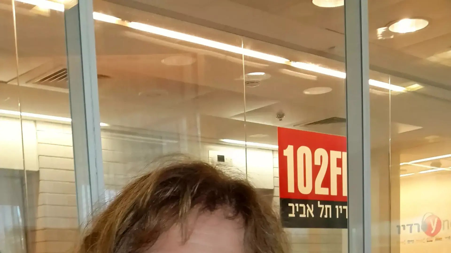 אורנה ננר בתעודת עיתונאי ברדיו תל אביב