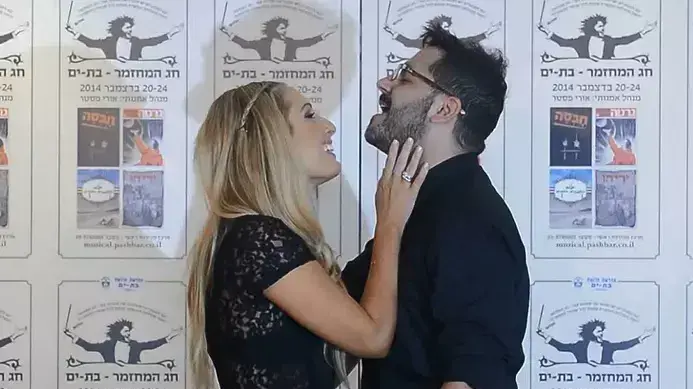 קטע מתוך המחזמר "גרטה והמרוץ לחלל" בהשתתפות אוהד שרגאי ודניאלה לוגסי