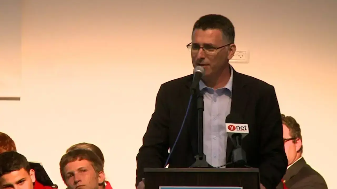 סער מבהיר: "לא עזבתי אתמול כדי לחזור מחר"