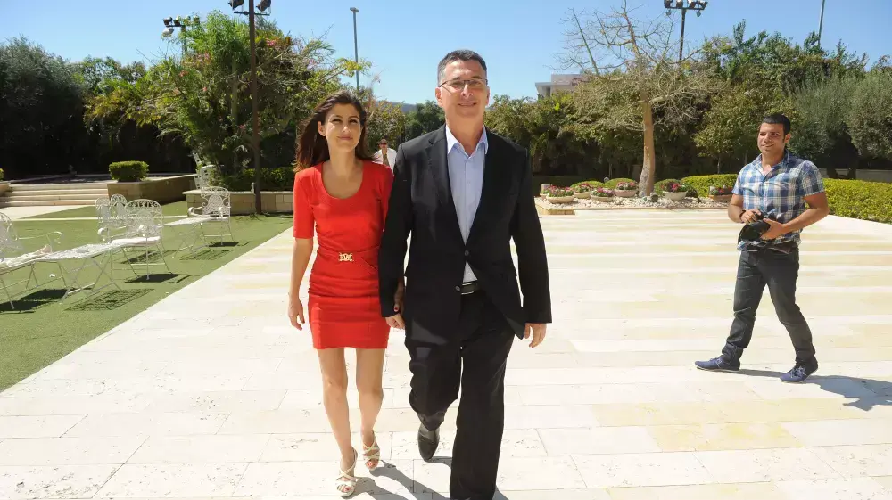 גדעון סער וגאולה אבן בחתונתו של יו"ר ההסתדרות לשעבר עופר עיני, 19 בספטמבר 2014