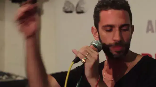 שלומי שבן ונגה ארז מבצעים את השיר "תרגיל בהתעוררות"