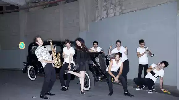 קוזמו  מנגנת