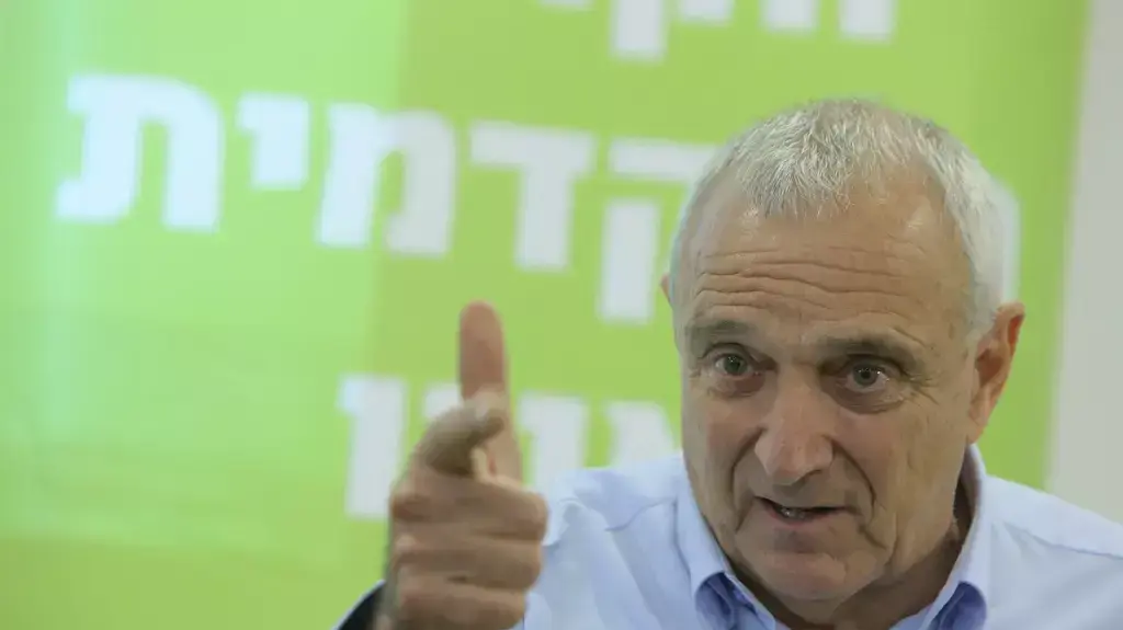 השר לביטחון הפנים יצחק אהרונוביץ' נואם בפני סטודנטים בקריה האקדמית אונו, 4 בדצמבר 2014