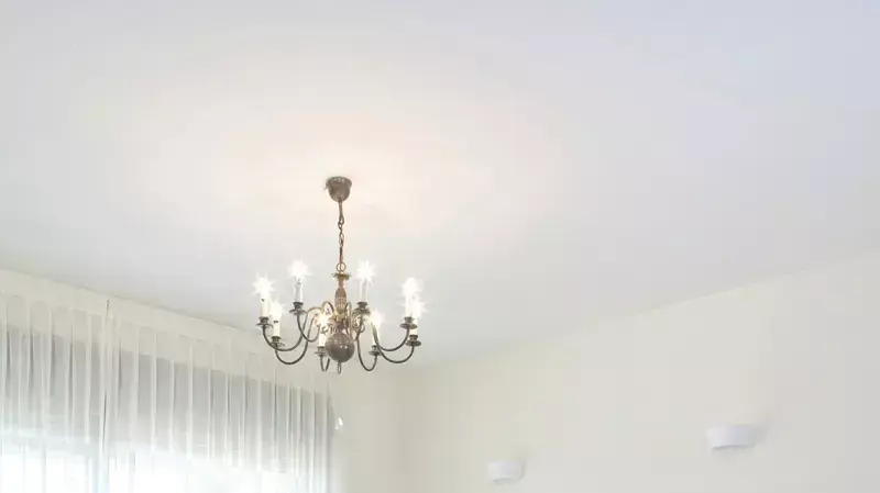דירה בלוק נוסטלגי בהוד השרון; עיצוב פנים: מיכל לוי, "נעים בבית"