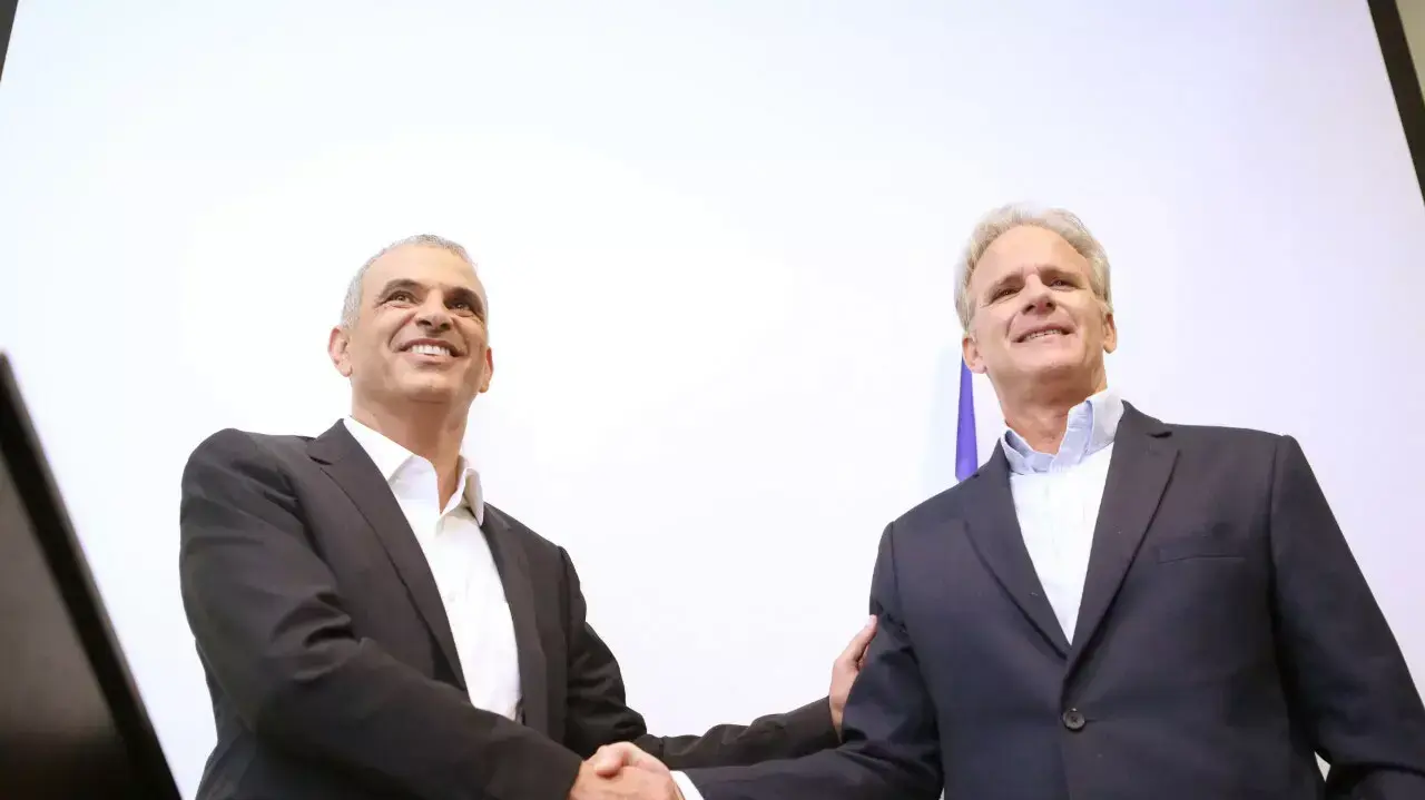 משה כחלון ומייקל אורן במסיבת עיתונאים, בית ציוני אמריקה