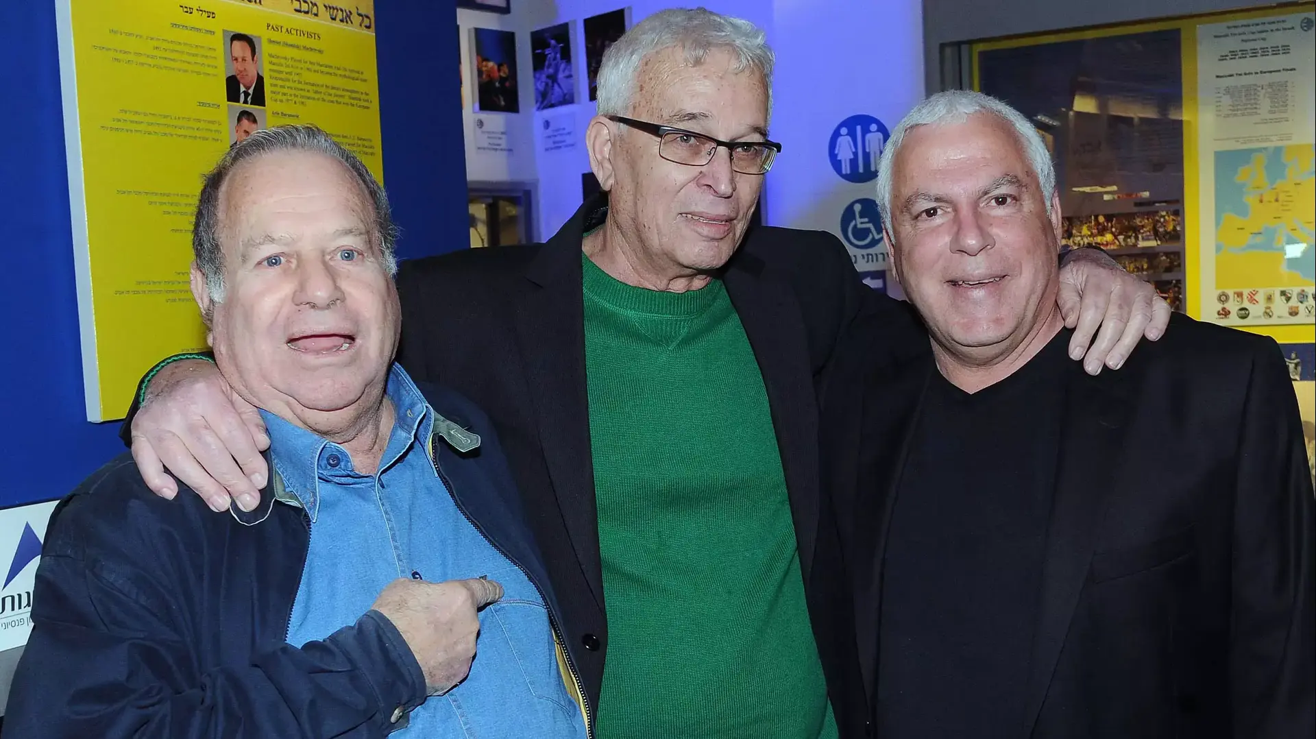 עוזר מאמן מכבי תל אביב פיני גרשון (מימין), שמלוק מחרובסקי (משמאל)