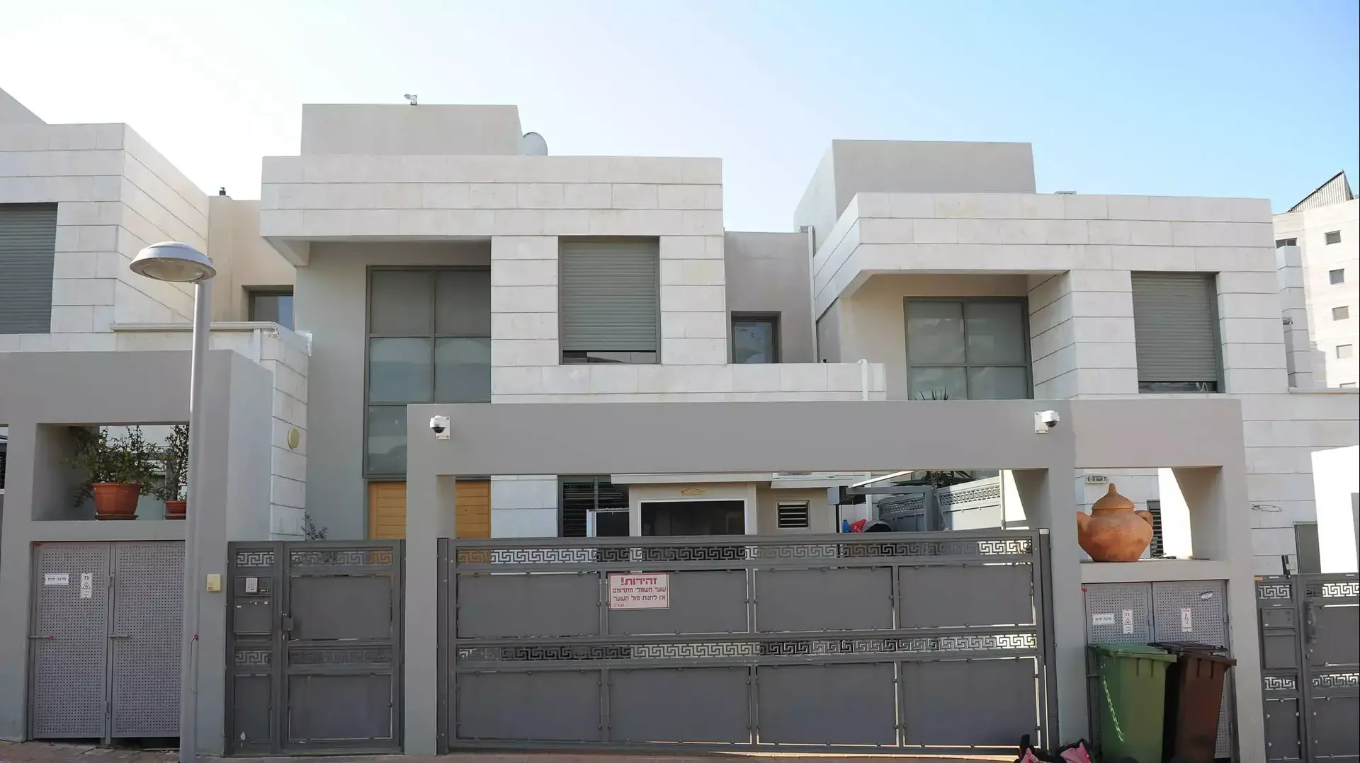 ביתה של סופה לנדבר באשדוד, ינואר 2015 ביתה של סופה לנדבר באשדוד, ינואר 2015