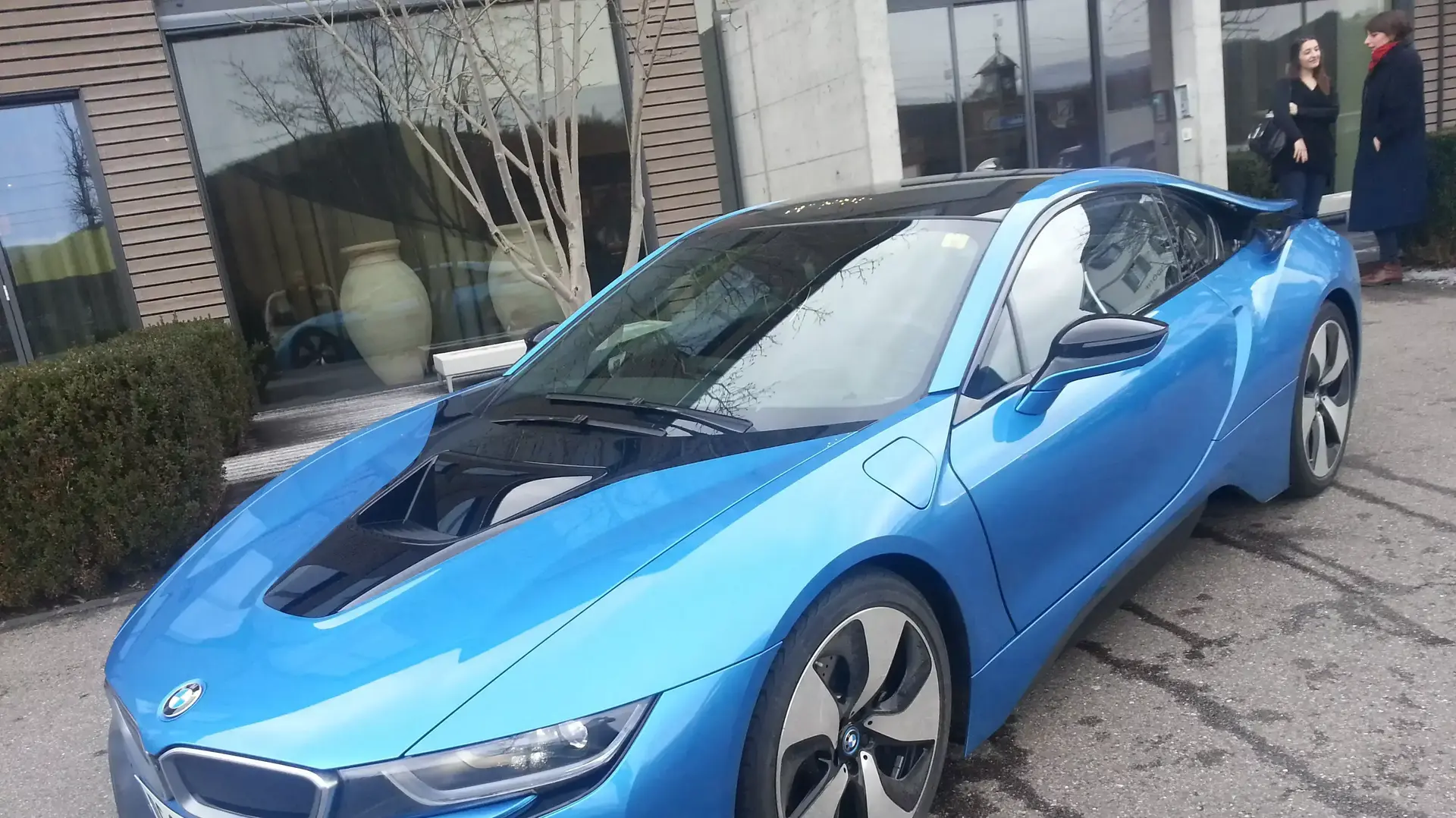 אתגר נהיגת קרח של ב.מ.וו i8