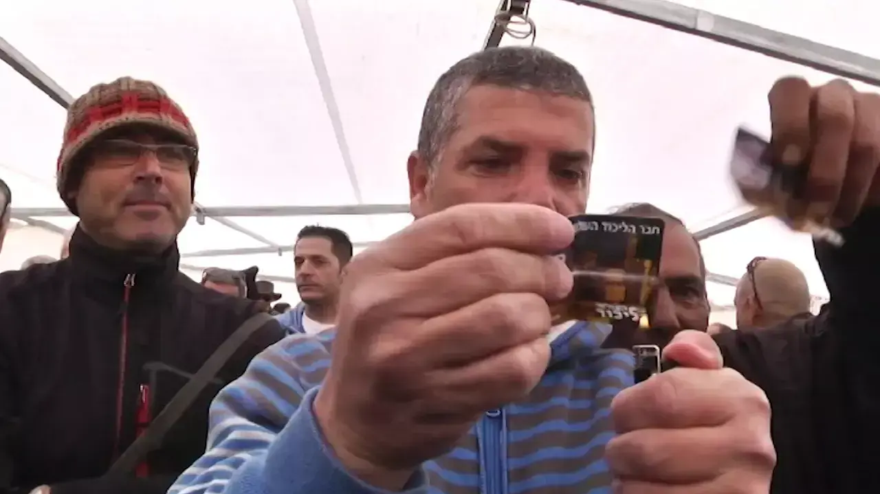 מפוטרי הברום שרפו כרטיסי חבר בליכוד