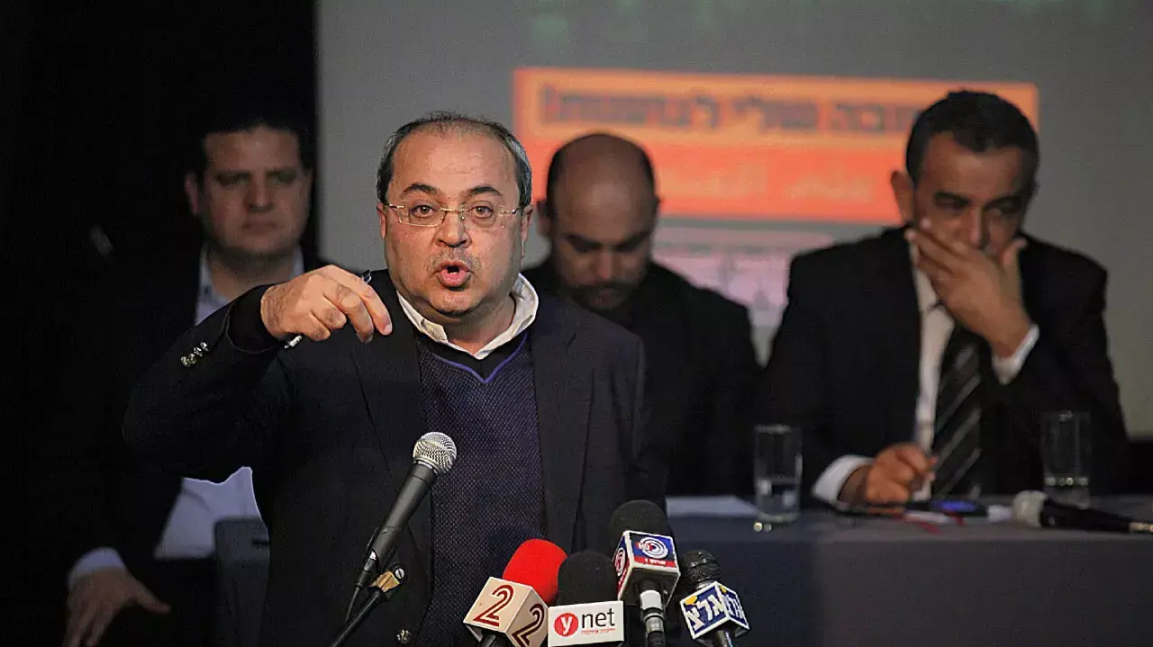 אחמד טיבי במסיבת עיתונאים של הרשימה המשותפת, תל אביב. פברואר 2015