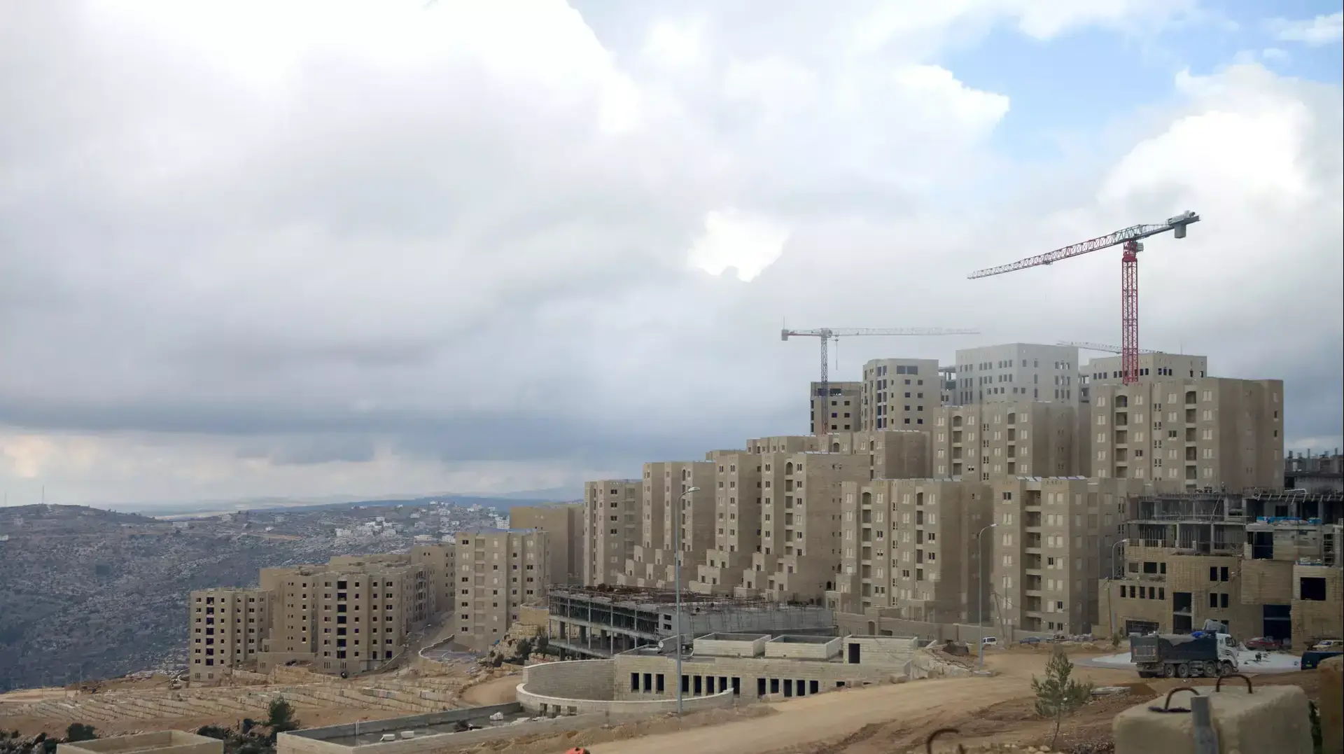 בנייה ברוואבי העיר המתוכננת הראשונה שאי-פעם נבנתה ברשות הפלסטינית, שומרון. פברואר 2015