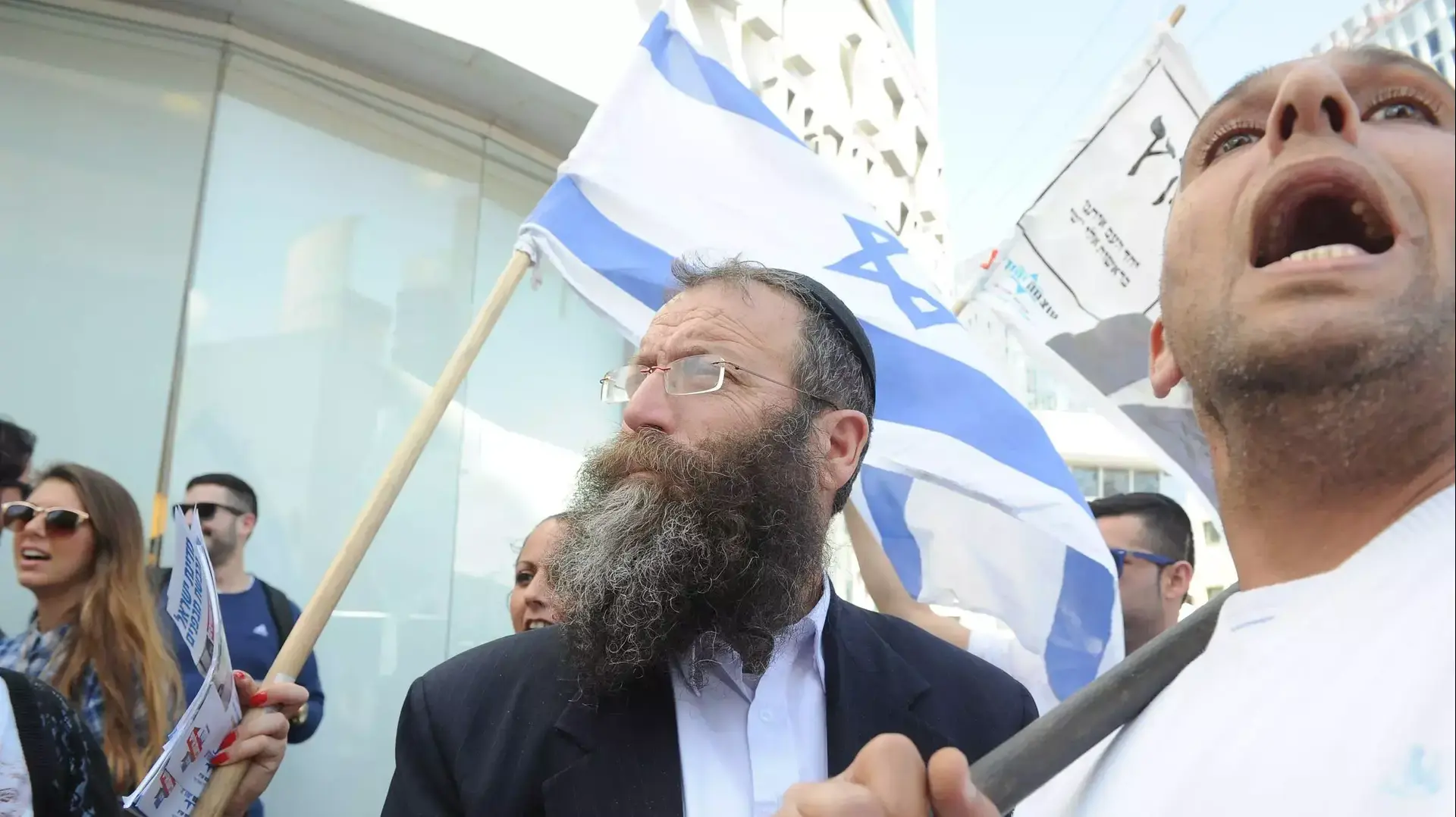 ברוך מרזל ופעילי ארגון להב" במרכז האקדמי למשפט ועסקים, ר"ג. מרץ 2015