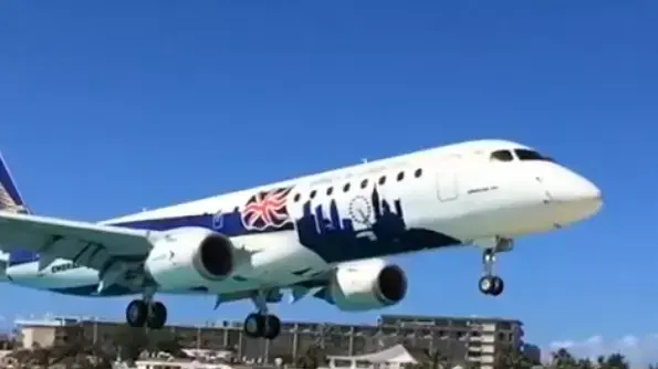 נחיתה בשדה מהאו ביץ' סן מרטין