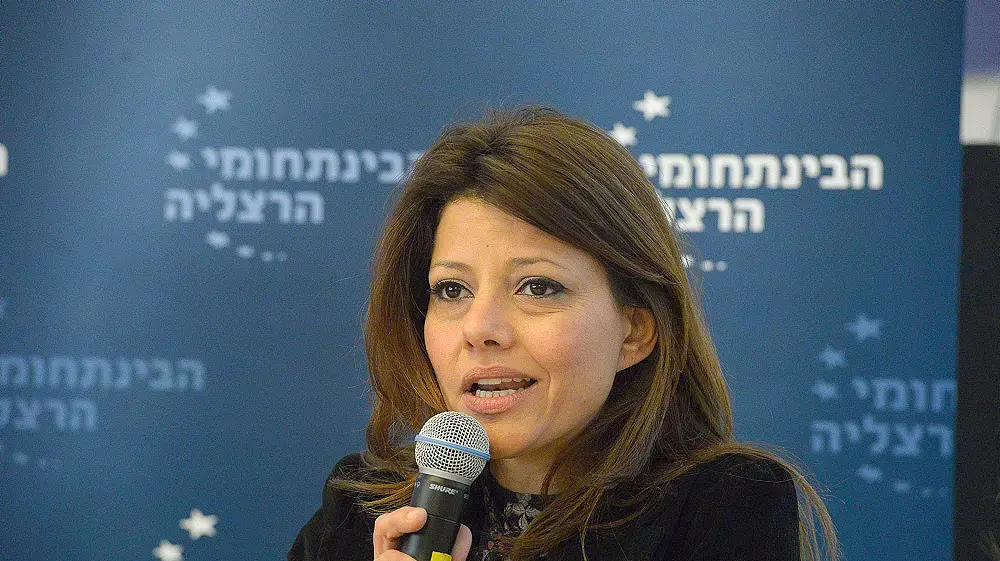ח"כ אורלי לוי אבקסיס בעימות שערך ארגון לתת בין המועמדים לתפקיד חברתי-כלכלי של המפלגות, הבינתחומי הרצליה מרץ 2015