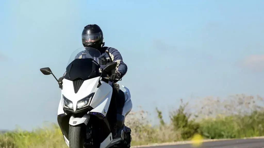 מבחן קטנוע ימאהה T-MAX 530 המחודש. מרץ 2015