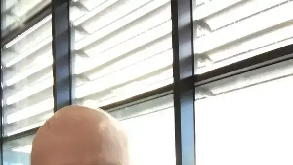 שחקן העבר הוולשי ג'ון הארטסון