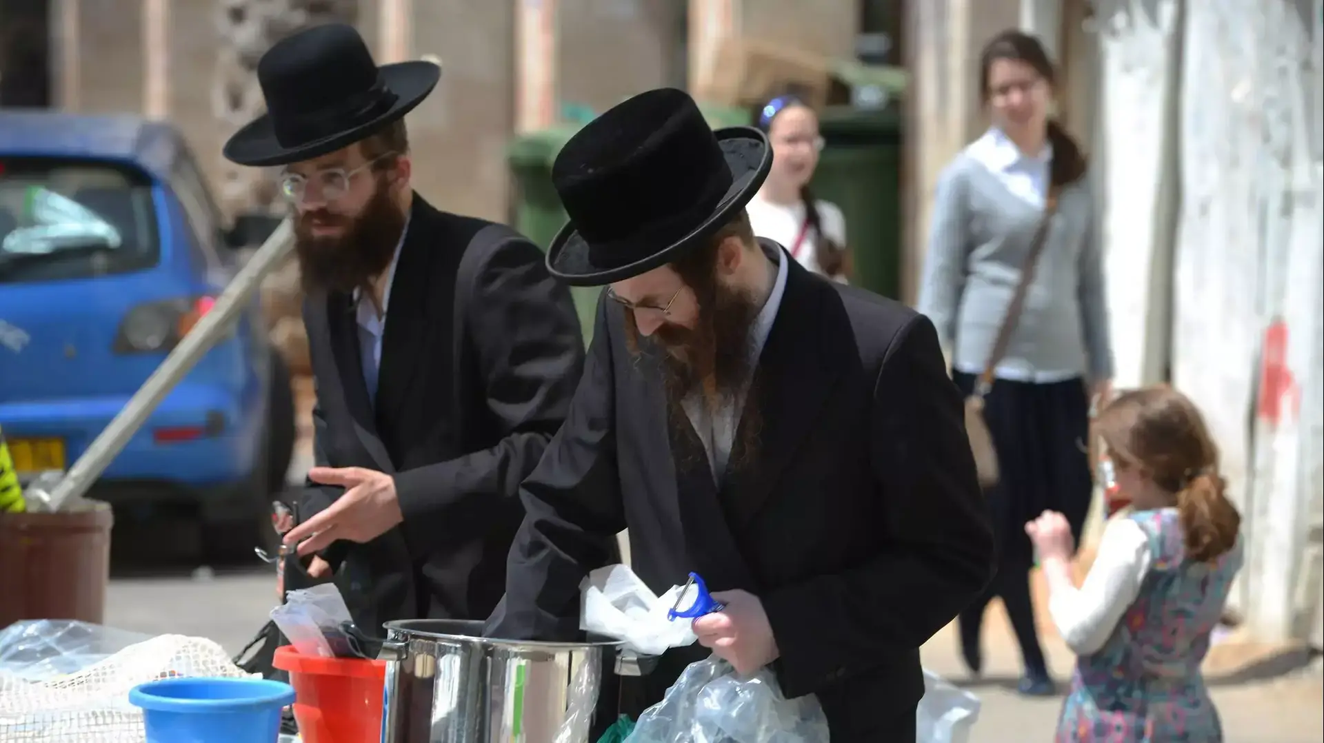 הגעלת כלים לפסח בבני ברק. מרץ 2015